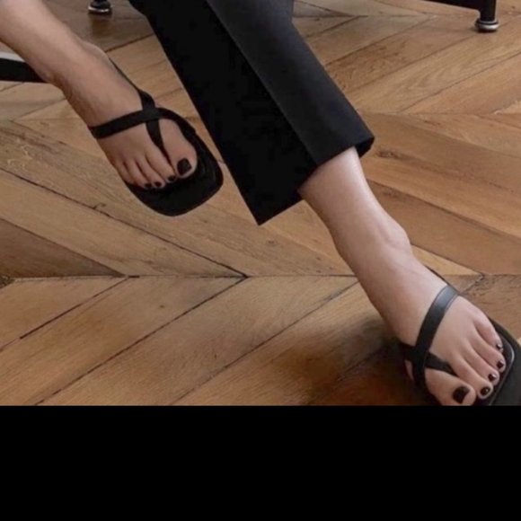 Frame Le Montauk Cross Leather Sandals - Black NWOT - Frame Le Montauk Leather Cross Sandals - Cognac  main image 2